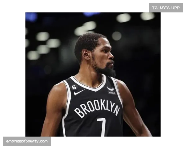 杜兰特赛后加练中距离投篮 展现其职业态度